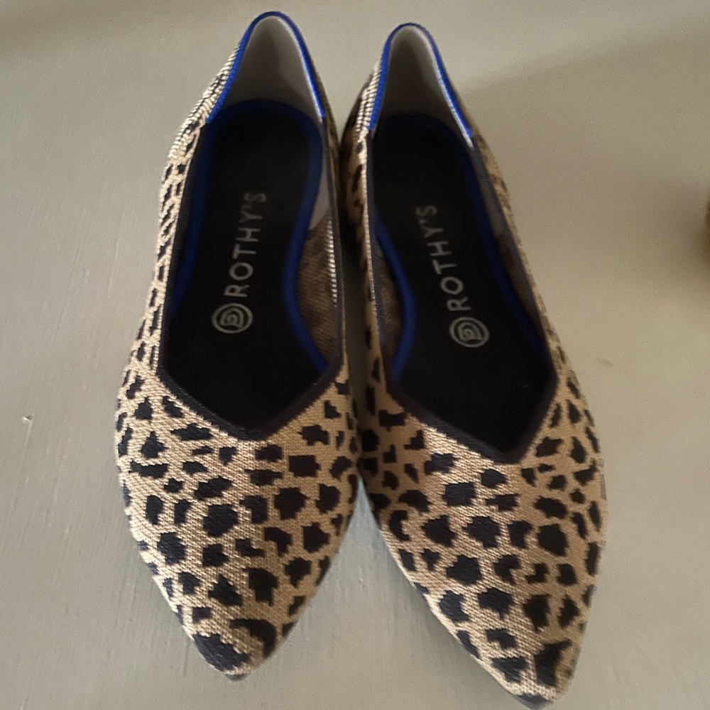 Rothy’s point leopard flats! Size 9 - great condition!